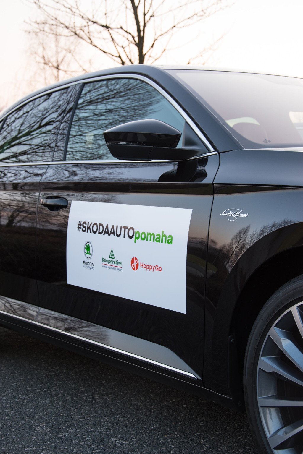 Kooperativa a ŠkodaAuto pomáhá - auto